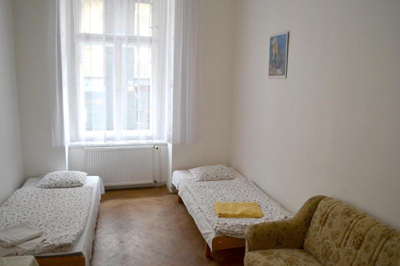 פראג Gallery Hostel חדר תמונה