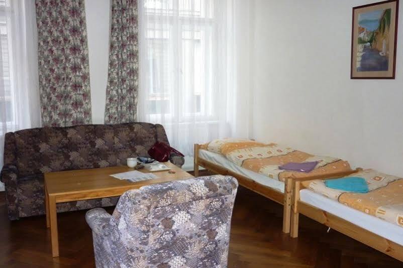פראג Gallery Hostel מראה חיצוני תמונה